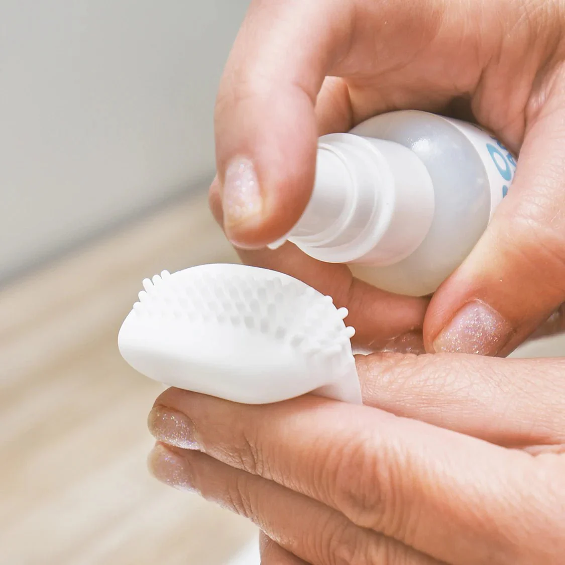 MYBOClean Combo Pack, Year Supply Daily Eyelid Cleansing Brush (4 pc) & Lids and Lash Gel (2 bottles) - Image 7