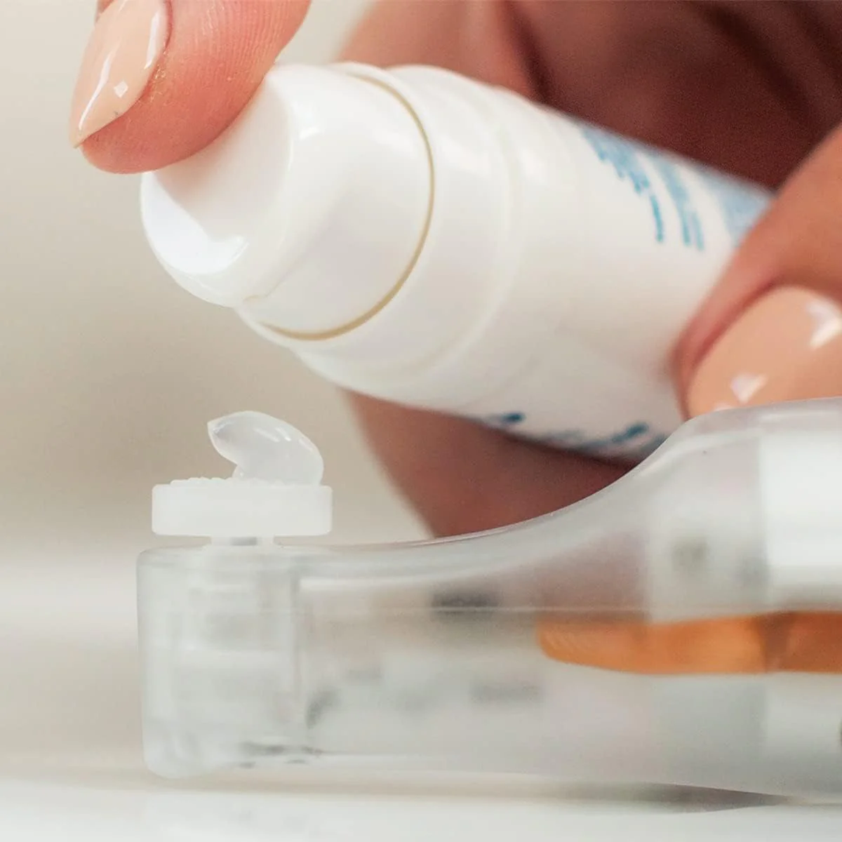 NuLids All Natural At-home Eye Treatment ( 1 Device + 30 Tips + 1 Applicator Gel Included) - Image 4