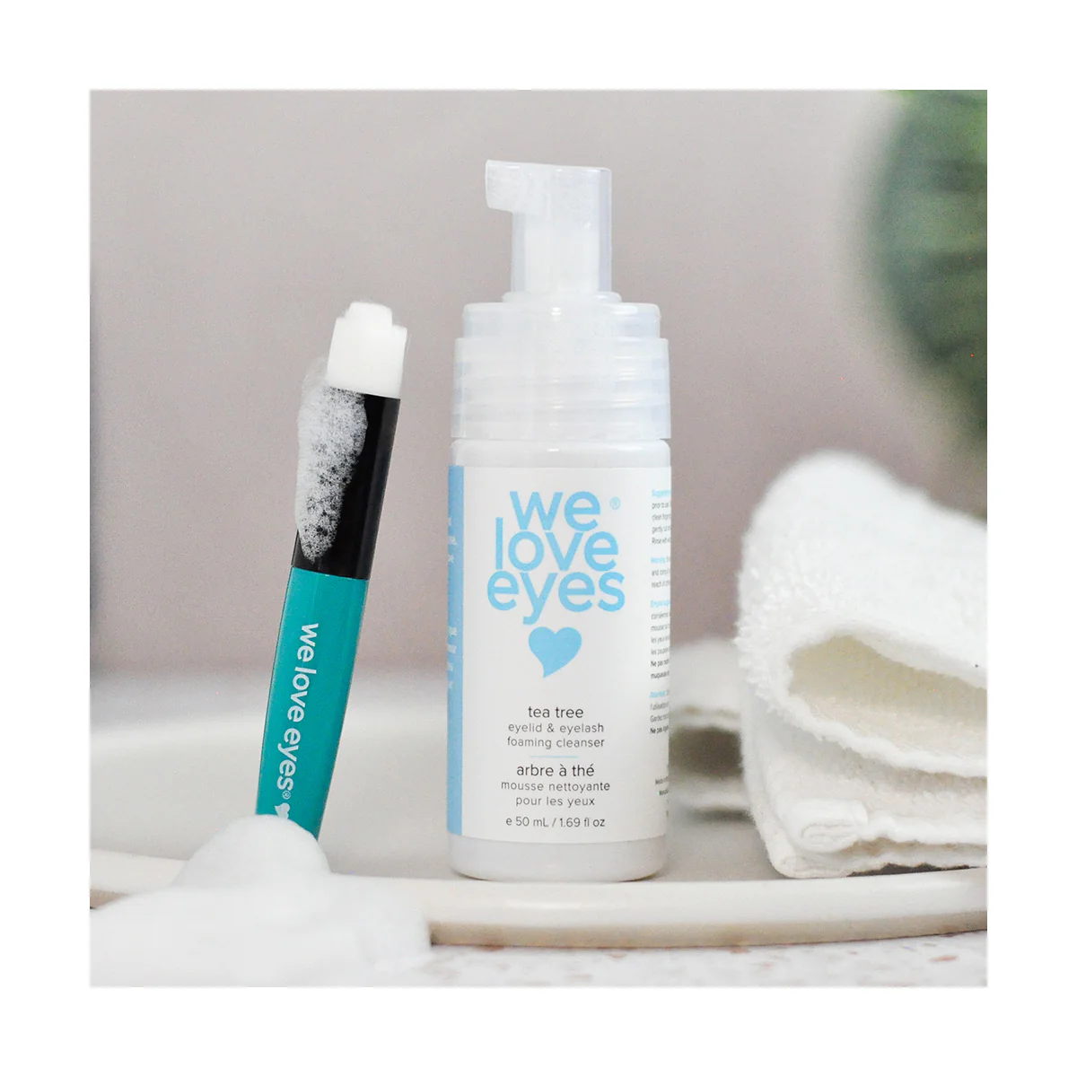 We Love Eyes -Eyelid Margin Cleansing Brush - Use with eyelid products - Image 4