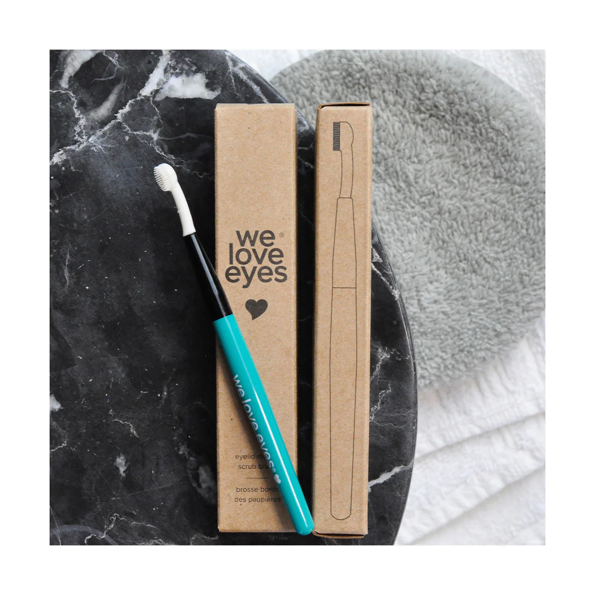 We Love Eyes Eyelid Margin Scrub Brush - Image 3